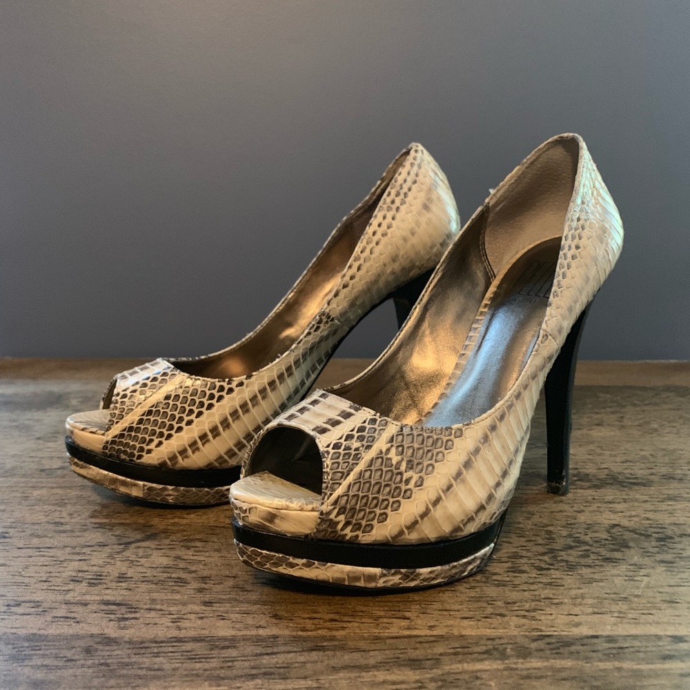 Peep toe platform snake skin pumps